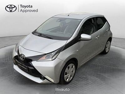 Usata Toyota Aygo X-play 69 CV (50 kW) 2017 Argento Utilitaria