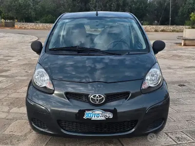 Usata Toyota Aygo 68 CV (50 kW) 2012 Grigio Utilitaria