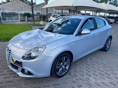 Usata Alfa Romeo Giulietta 105 CV (77 kW) 2015 Grigio metallizzato Utilitaria