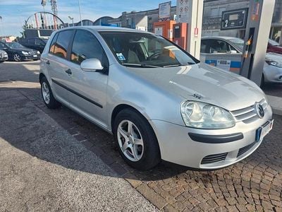Usado VW Golf IV Sportline 105 CV (77 kW) 2005 Plateado Berlina