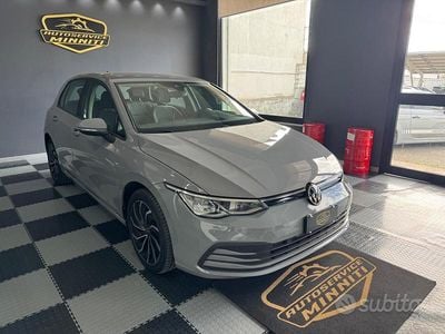 Usata VW Golf VII Life 150 CV (110 kW) 2021 Grigio Utilitaria