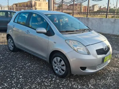 Usata Toyota Yaris 69 CV (50 kW) 2009 Grigio Utilitaria