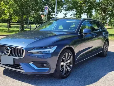 Usata Volvo V60 190 CV (139 kW) 2019 Bluazzurro Station wagon