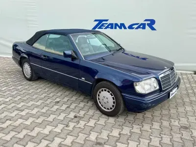Usata Mercedes E200 136 CV (100 kW) 1996 Bluazzurro Cabrio