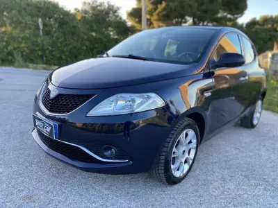 Usata Lancia Ypsilon 69 CV (50 kW) 2015 Blu Utilitaria