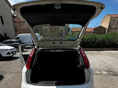 Usata Fiat Grande Punto 75 CV (55 kW) 2008 Bianco Utilitaria