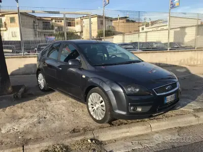 Usata Ford Focus 90 CV (66 kW) 2007 Grigio Berlina