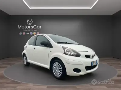 Usata Toyota Aygo 68 CV (50 kW) 2011 Bianco Utilitaria