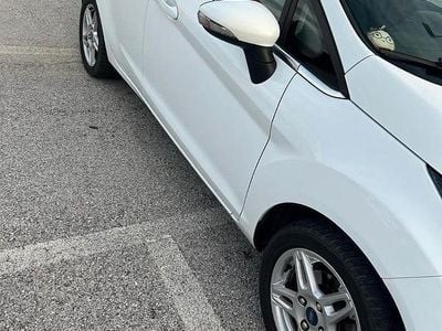 Usata Ford Fiesta Titanium 75 CV (55 kW) 2014 Bianco Utilitaria