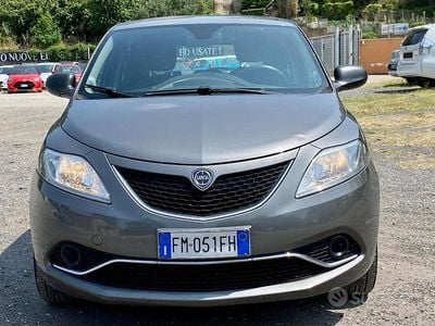 Usata Lancia Ypsilon 69 CV (50 kW) 2017 Grigio Utilitaria