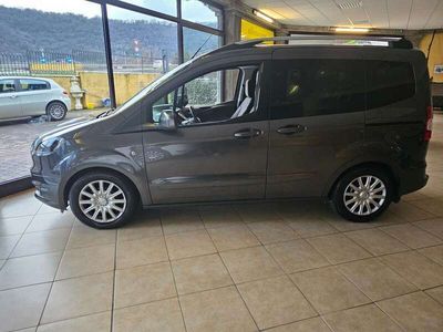 usata Ford Tourneo Courier Autocarro 4 posti IVA esposta