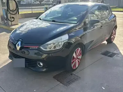 Käytetty Renault Clio IV 90 HP (66 kW) 2014 Musta Sedan