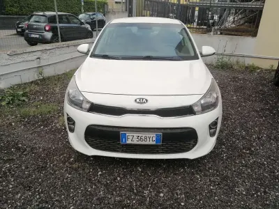 Usado Kia Rio 84 HP (61 kW) 2020 Branco Sedan