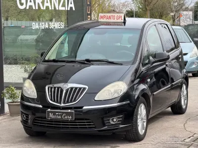 Usado Lancia Musa 77 CV (56 kW) 2009 Negro Monovolumen