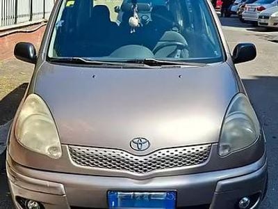 Usata Toyota Yaris Verso 2005 Grigio Monovolume