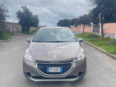 Usata Peugeot 208 Active 68 CV (50 kW) 2012 Oro Utilitaria