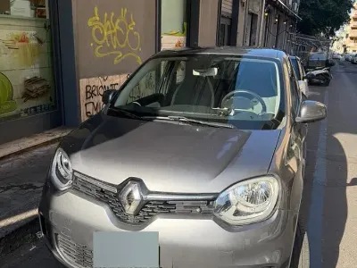 Usata Renault Twingo Zen 30 kW (42 CV) 2021 Grigio Utilitaria