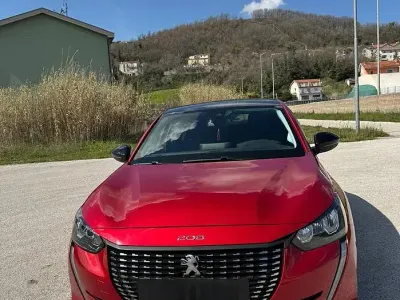 Occasion Peugeot 208 75 PK (55 kW) 2022 Rood Hatchback