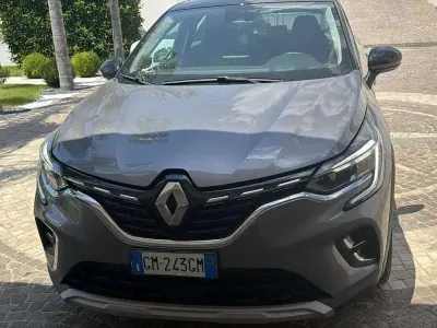 Usata Renault Captur Techno 94 CV (69 kW) 2023 Grigio SUV