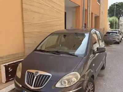Usata Lancia Musa 120 CV (88 kW) 2011 Marrone Monovolume