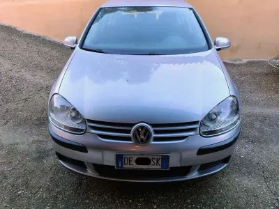 Usata VW Golf IV Comfortline 105 CV (77 kW) 2005 Argento Berlina