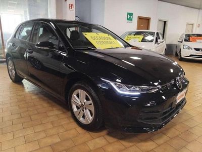 Usata VW Golf VIII Life 116 CV (85 kW) 2025 Grenadill black / metallizzato Berlina