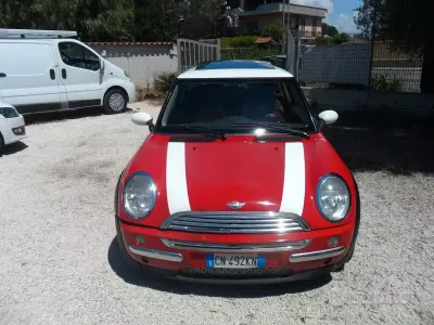 Usata Mini Cooper 126 CV (92 kW) 2004 Rosso Utilitaria
