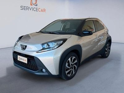 Usata Toyota Aygo X Lounge 72 CV (52 kW) 2025 Oro SUV