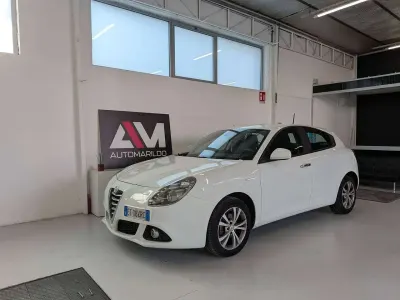 Usata Alfa Romeo Giulietta Business 105 CV (77 kW) 2015 Bianco Utilitaria