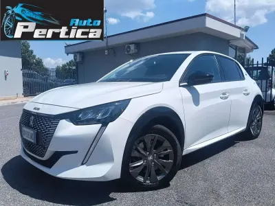 Usata Peugeot e-208 Allure 56 kW (77 CV) 2023 Bianco Utilitaria