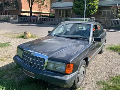 Usata Mercedes 190 118 CV (86 kW) 1992 Grigio Berlina