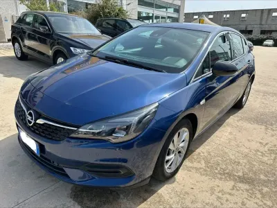 Usata Opel Astra Business Elegance 110 CV (80 kW) 2021 Blu Berlina