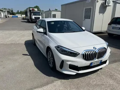 Usata BMW 118 150 CV (110 kW) 2023 Bianco Utilitaria