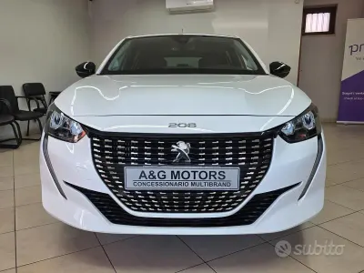 Usata Peugeot 208 Allure 101 CV (74 kW) 2023 Bianco Utilitaria