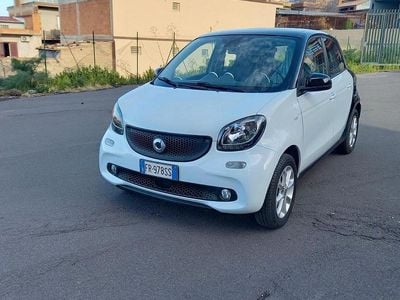 Begagnad Smart ForFour 71 HK (52 kW) 2018 Vit Halvkombi
