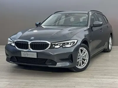 Usata BMW 320e Advantage 163 CV (119 kW) 2022 Grigio Station wagon