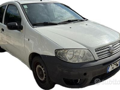 Usata Fiat Punto 69 CV (50 kW) 2010 Bianco Utilitaria
