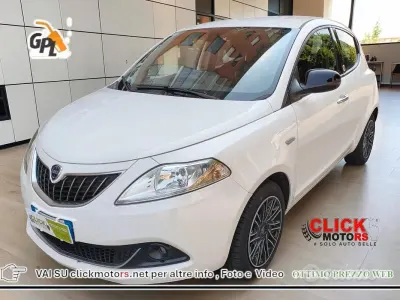 Usata Lancia Ypsilon Gold 69 CV (50 kW) 2013 Bianco Utilitaria