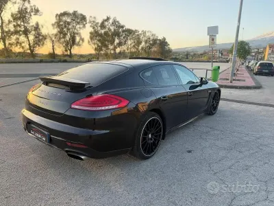 Usata Porsche Panamera 250 CV (183 kW) 2019 Nero Coupé