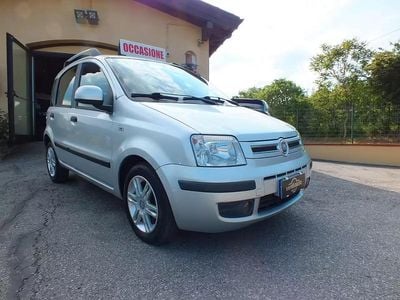 Begagnad Fiat Panda Emotion 69 HK (50 kW) 2010 Silver Halvkombi