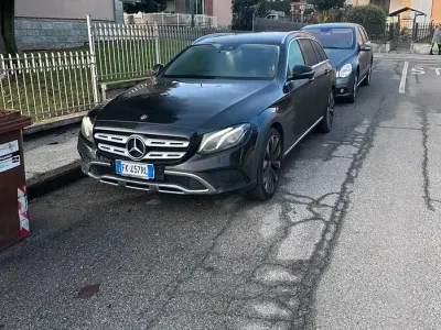 Usata Mercedes E220 All-Terrain 194 CV (142 kW) 2017 Nero Station wagon