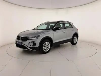 Usata VW T-Roc Life 116 CV (85 kW) 2025 Pyrit silver metallizzato nero SUV