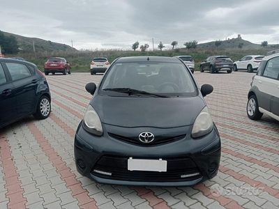 Usata Toyota Aygo 68 CV (50 kW) 2014 Grigio Utilitaria