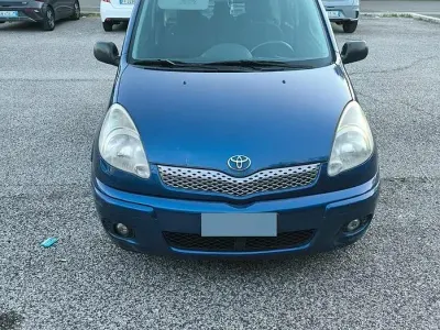 Usata Toyota Yaris 84 CV (61 kW) 2005 Bluazzurro Monovolume