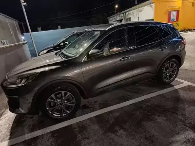Usata Ford Kuga 120 CV (88 kW) 2020 Grigio SUV