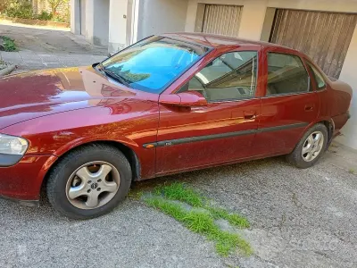 Usata Opel Vectra 90 CV (66 kW) 1996 Rosso Berlina