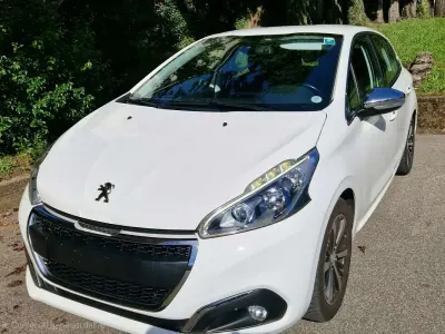 Usata Peugeot 208 Allure 82 CV (60 kW) 2017 Bianco Utilitaria