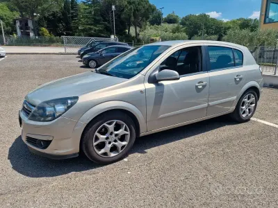 Usata Opel Astra Cosmo 101 CV (74 kW) 2005 Marrone Berlina