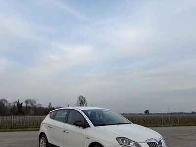 Usata Lancia Delta Silver 119 CV (87 kW) 2011 Bianco Utilitaria