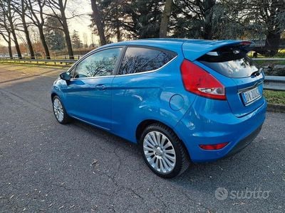 Usata Ford Fiesta Titanium 82 CV (60 kW) 2009 Blu Utilitaria